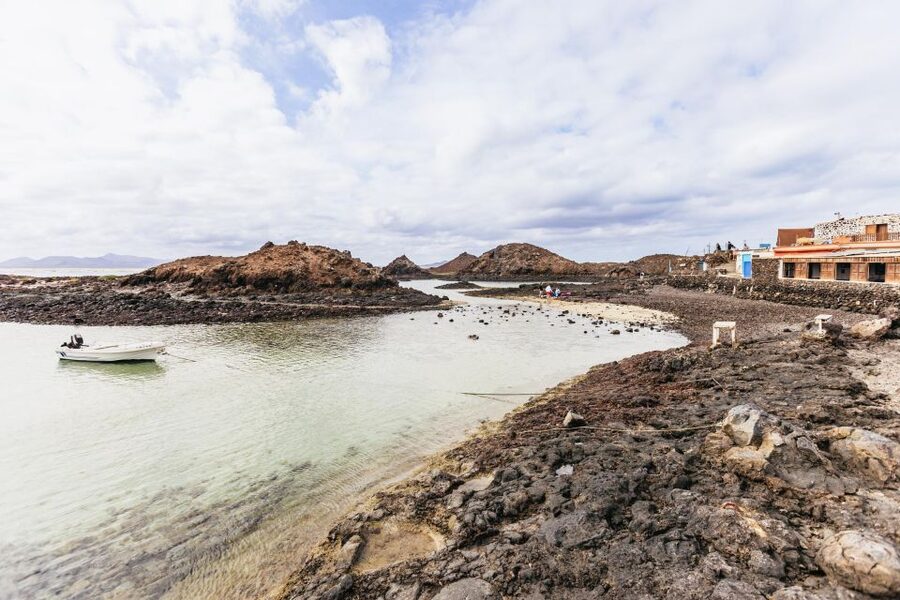 Corralejo: Lobos Island Catamaran Tour with Drinks & Snorkel - Should you book it?