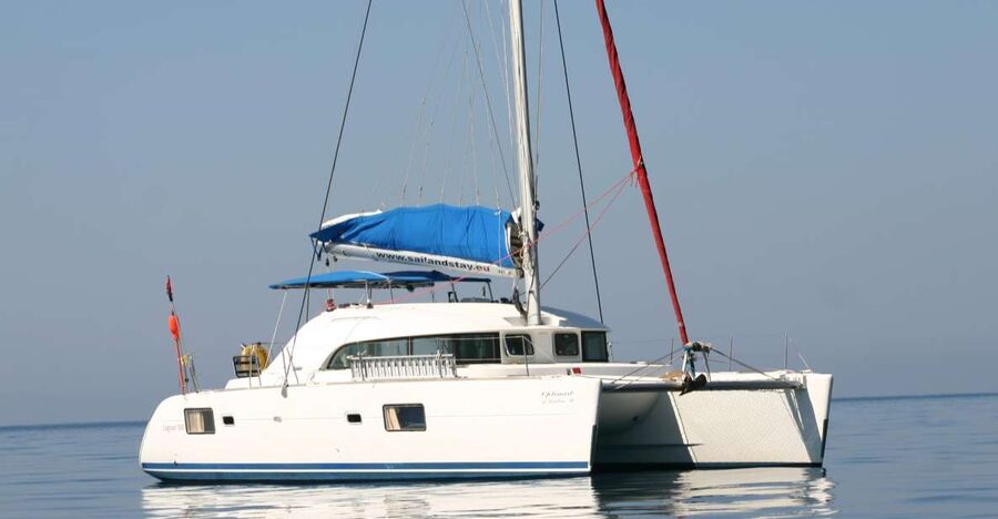 Costa Tropical: Luxury Catamaran Trip with Lunch - The first coastal run toward Cantarriján