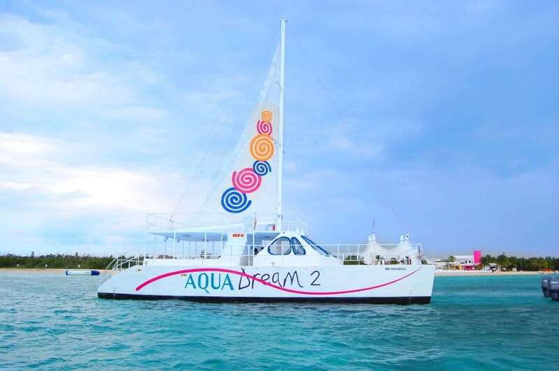 Cozumel: Catamaran, El Cielo Bay & Palancar Reef with Lunch - A local lunch, open bar, and traditional performance