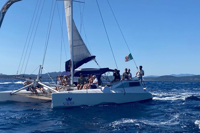 Daily cruise on a sailing catamaran on the La Maddalena archipelago - Why the route changes from day to day