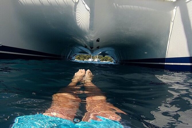 Day trip on a sailing catamaran in Sardinia - The Labrador on Board