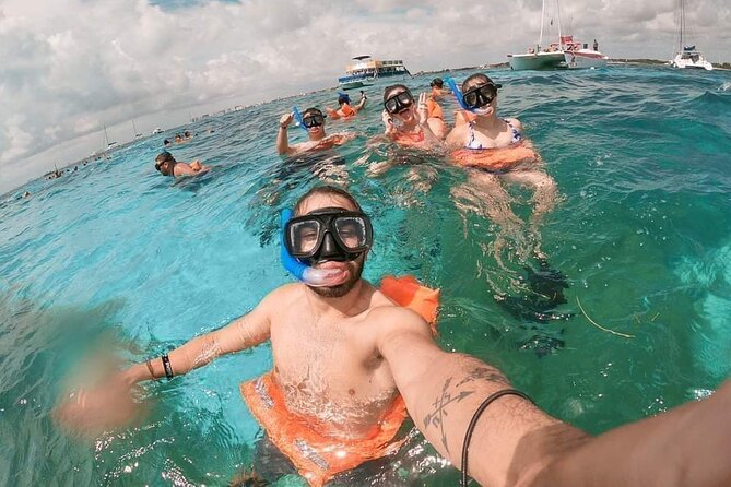 Deluxe Catamaran to Isla Mujeres, with Drinks, Snorkel & Buffet - The real price and what you receive