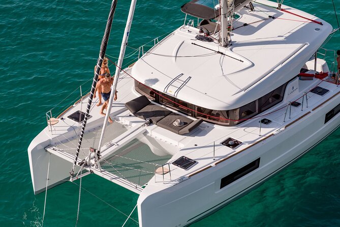 Deluxe Private Boats - 40 ft Catamaran - What the crew adds to the day