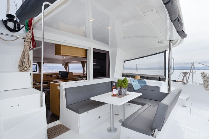 Deluxe Private Boats - 40 ft Catamaran - Timing, meeting point, and practical details
