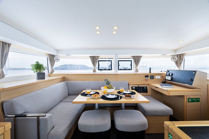 Deluxe Private Boats - 40 ft Catamaran - Picking the right side of Cozumel