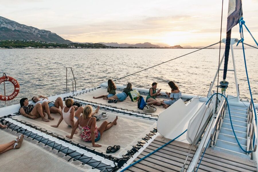 Dénia: Daytime or Sunset Catamaran Cruise - Choosing between central seats and the catamaran nets