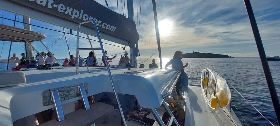 Departure from BRUSC: Half-day catamaran cruise - The crew and the tone on board