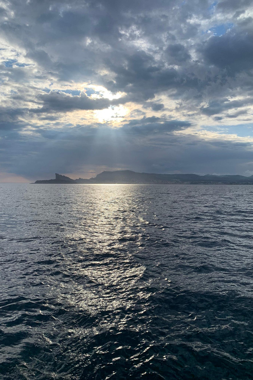 Departure from BRUSC sunset on sailing catamaran - Key points to know before you book