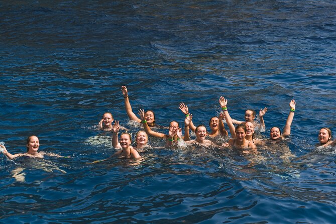 Departure in Catamaran young atmosphere at noon - The cove stop and water activities