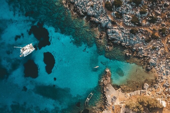 Dia Island Catamaran – Premium Lunch, Open Bar, Small Group - Boarding in Heraklion and setting sail