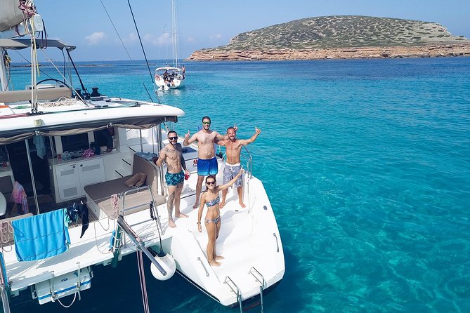 Discover Cala Bassa and Cala Comte on board a catamaran - What the private format means for value