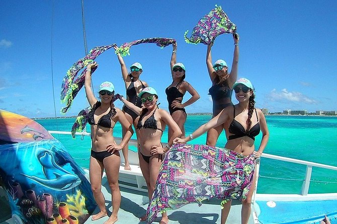 Dolphin Catamaran Snorkel and Sail with Open Bar - Sailing aboard The Dolphin