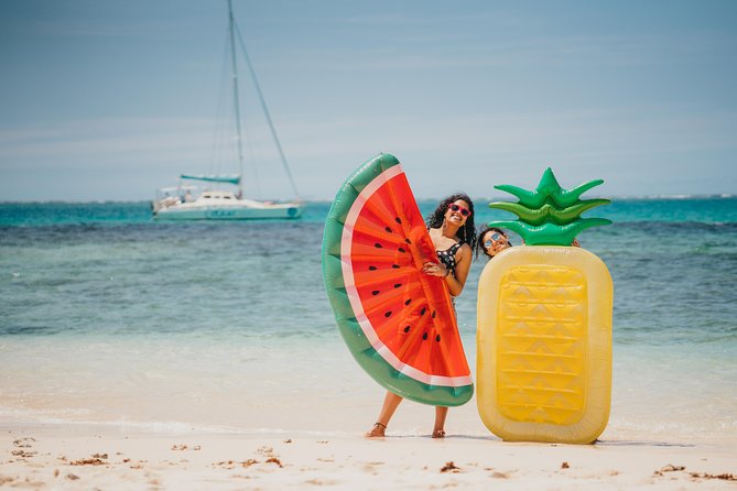 EAST Shared Cruise : OCÉANE Full day catamaran to Ile aux Cerfs - Ile aux Cerfs and its private beach