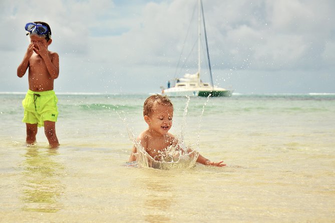 EAST Shared Cruise : OCÉANE Full day catamaran to Ile aux Cerfs - Grand River South East Waterfalls in 30 minutes