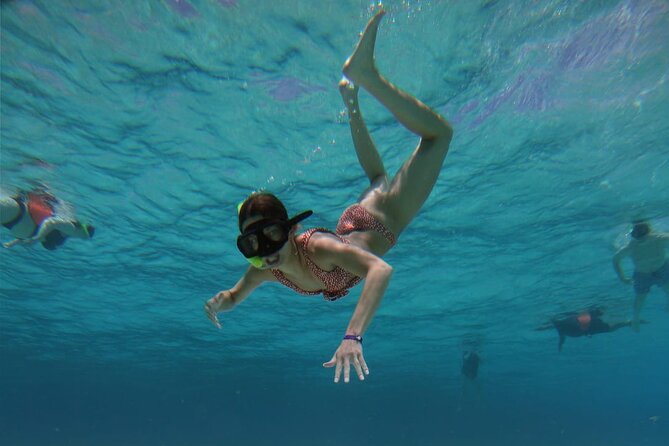 El Cielo Cozumel Snorkeling trip by Catamaran - Food, drinks, and the onboard atmosphere