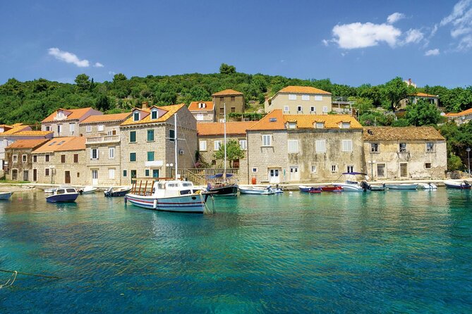 Elaphiti Islands by Catamaran with snacks and unlimited drinks from Dubrovnik - Sailing past Kolocep and toward Sipan