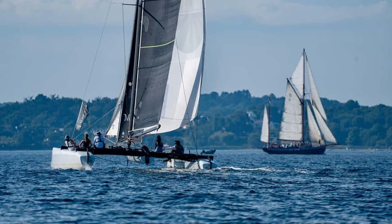 Embark at Larmor-Baden to discover our Extreme 40 catamaran - Meeting the boat at Larmor-Baden