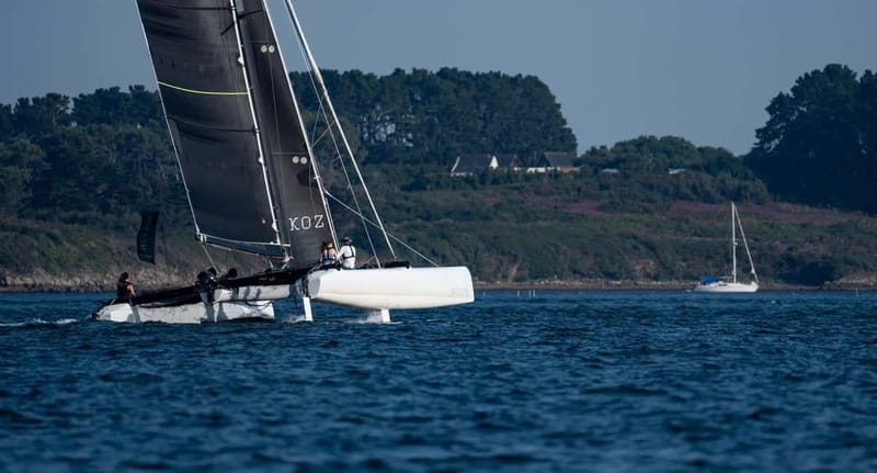 Embark at Larmor-Baden to discover our Extreme 40 catamaran - Price and value at $163 per person