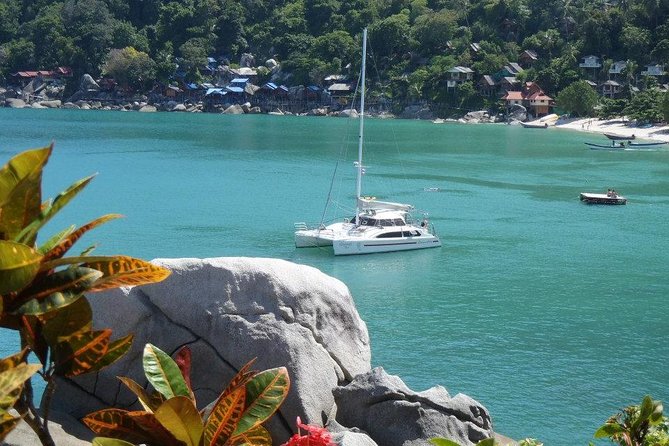 Exclusive private catamaran island hopping experience - The crossing to Koh Phangan