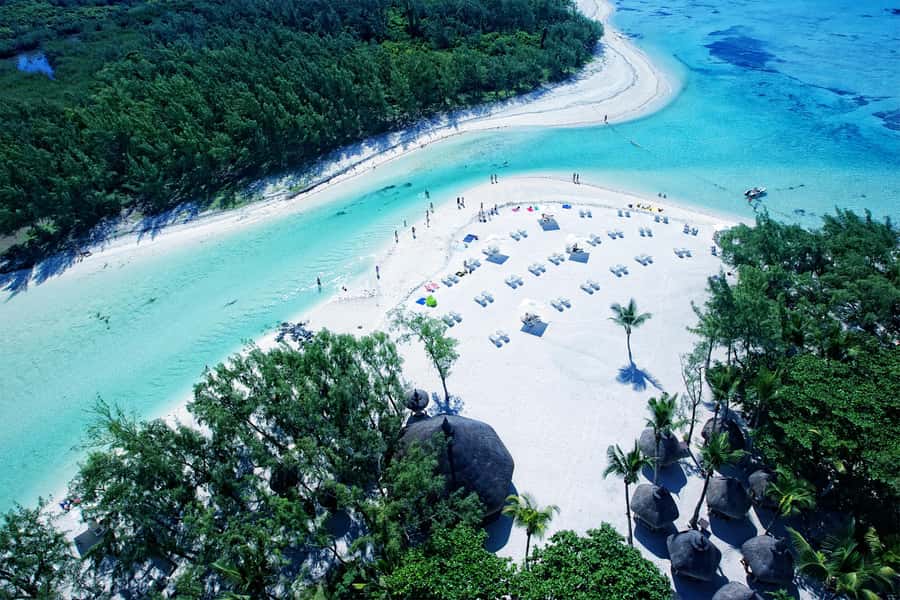 Exclusive Private Catamaran to Ile Aux Cerfs with Lunch - BBQ Lunch, Drinks, and the Food Caveat