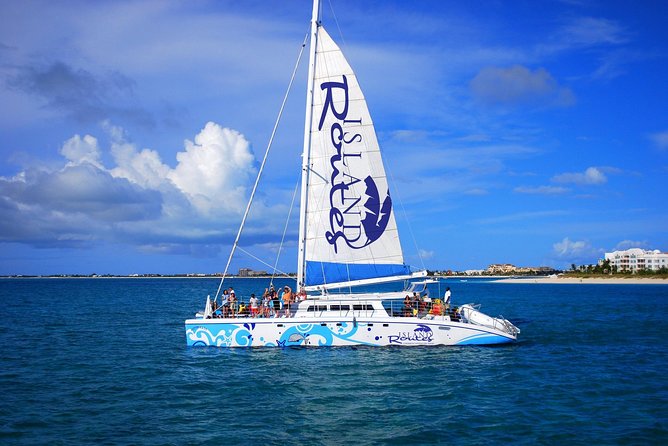 Family Catamaran & Snorkeling Cruise Turks & Caicos - A three-hour outing along Providenciales