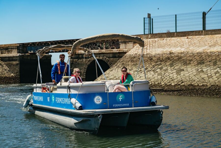 Faro: Deserta Island and Farol Island Catamaran Boat Trip - Sailing across the park to Deserta
