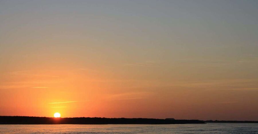 Faro: Ria Formosa Guided Sunset Tour by Catamaran - Setting out from Cais da Porta Nova