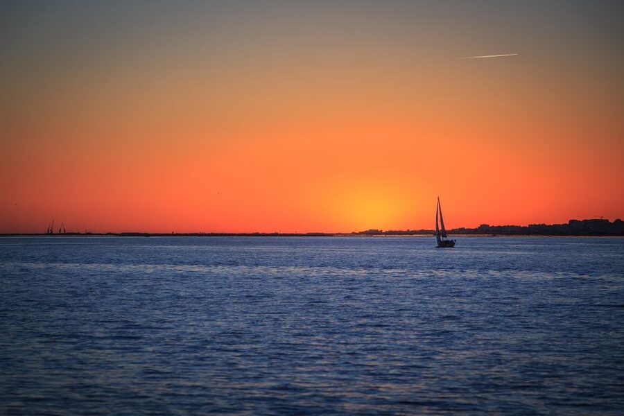 Faro: Ria Formosa Guided Sunset Tour by Catamaran - Returning through the park after sunset