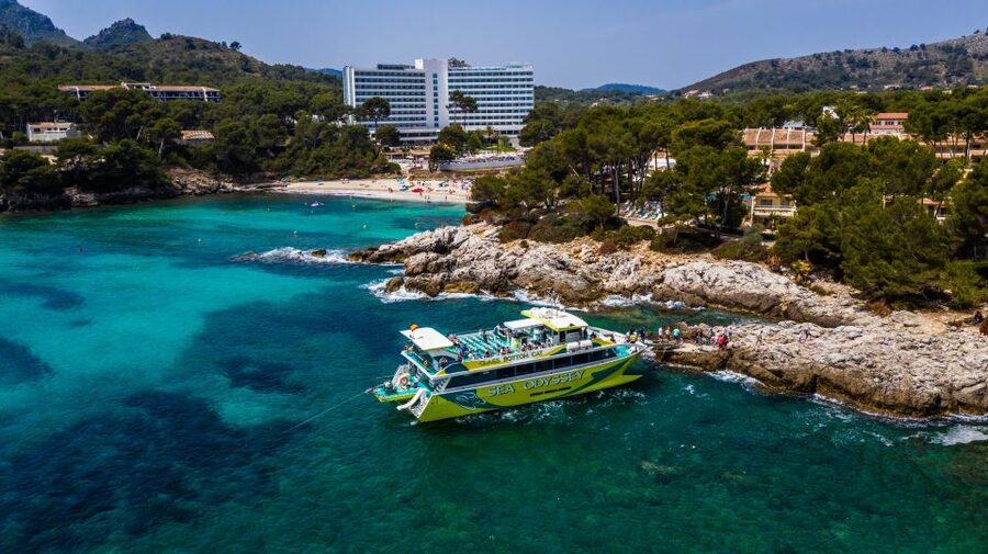 Font de Sa Cala: East Coast Glass-Bottomed Catamaran Tour - The shorter cruise past Sa Coma and Cala Millor