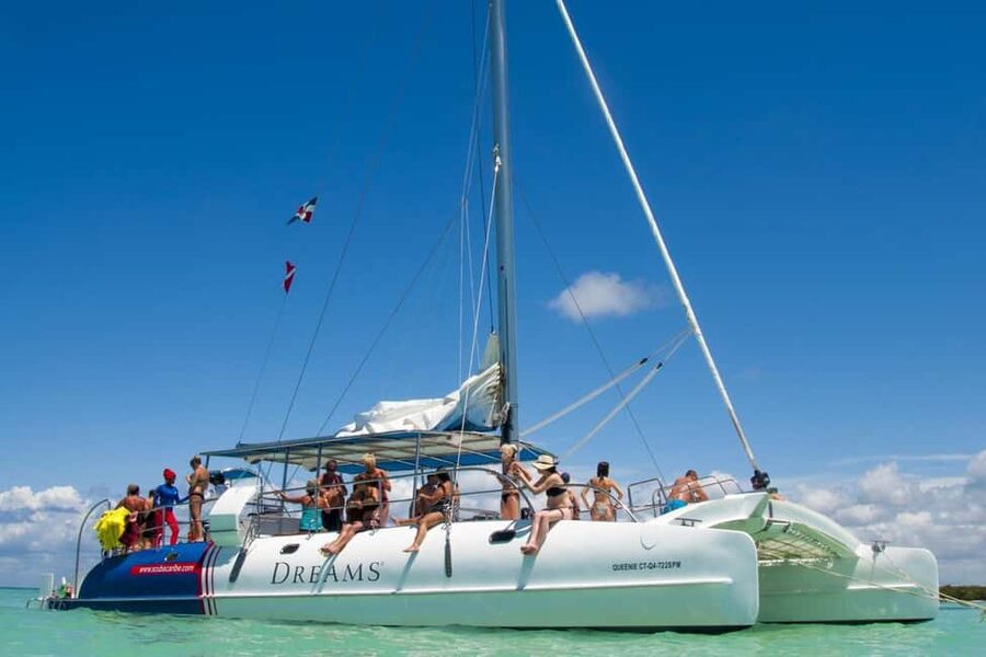 From Bayahíbe: Saona Island Catamaran Cruise with Buffet - Key points at a glance