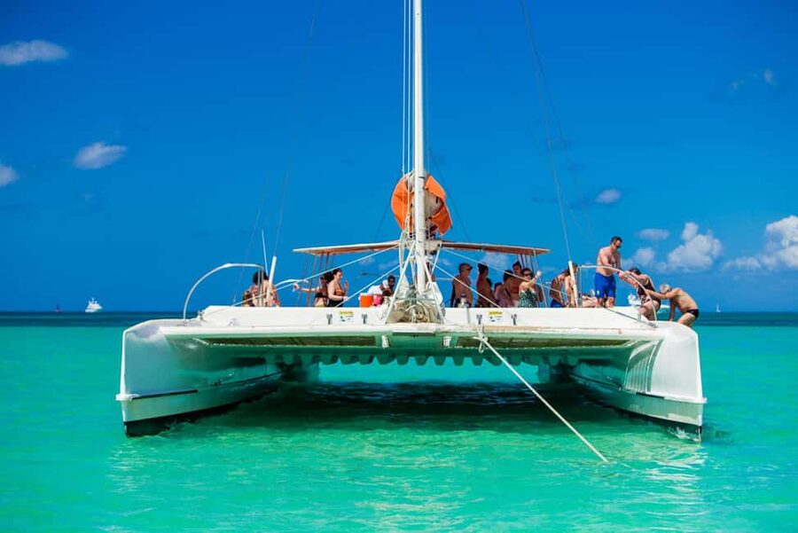 From Bayahíbe: Saona Island Catamaran Cruise with Buffet - Buffet lunch and drinks