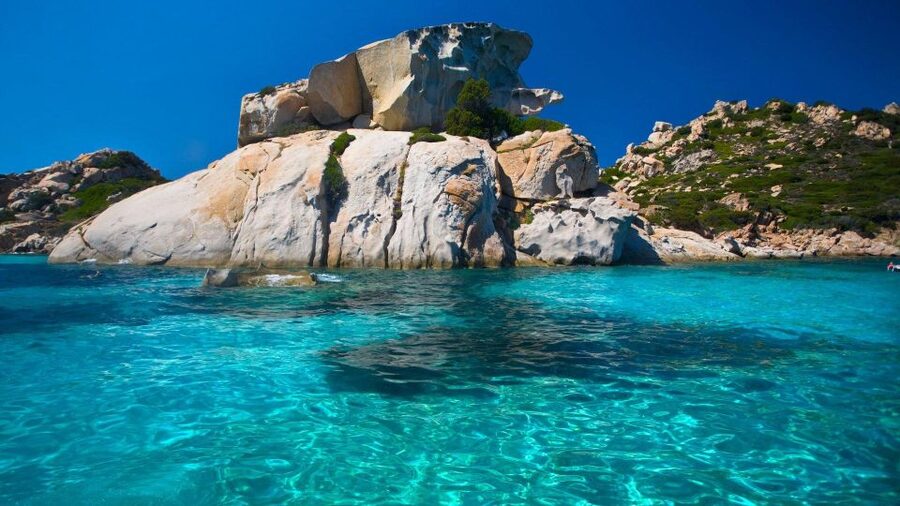 From Cannigione: Catamaran tour in La Maddalena Archipelago - Budelli, Santa Maria, Razzoli, and Caprera