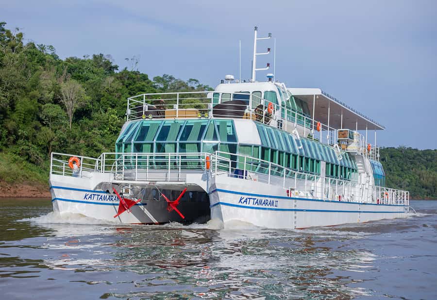 From Foz do Iguaçu: Sunset Catamaran Tour with Meal - From your hotel to Echaporã Port