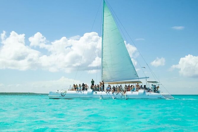 From Santo Domingo Saona Island Food And Drink Catamaran Vip - Forty minutes at Laguna Azul