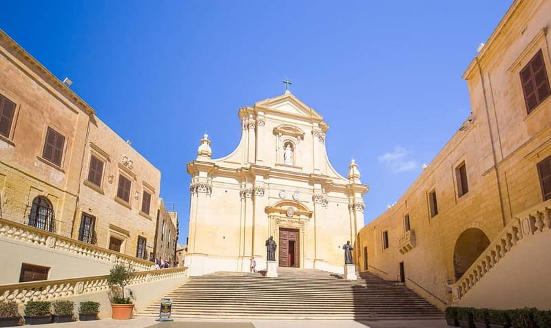 From Sliema/Bugibba: Best of Gozo & Comino Catamaran Tour VT - The Citadel gives you 90 minutes in Victoria
