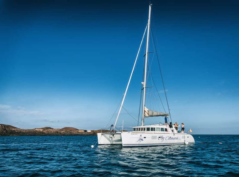 Fuerteventura: Lobos Island Catamaran Cruise with Lunch - Paella lunch on a moving catamaran