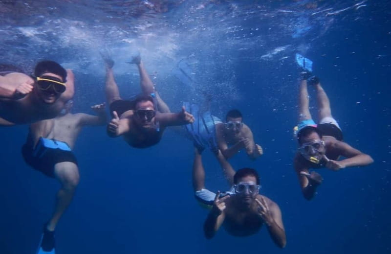 Fuerteventura: Lobos Island Catamaran Cruise with Lunch - A crew that shapes the mood
