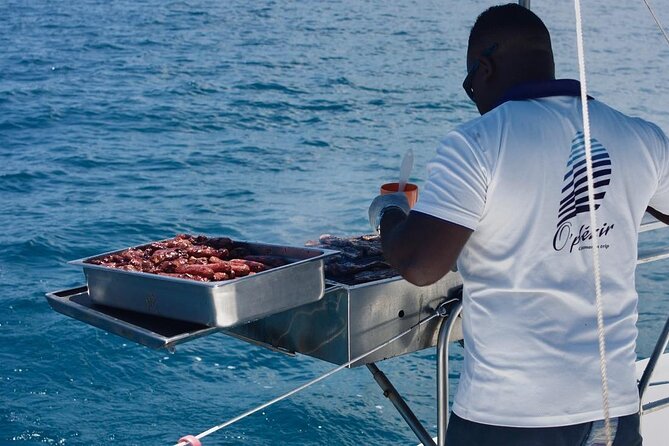 Full Day Catamaran Cruise on shared basis to Bénitiers Island - A short stop at Ile aux Benitiers