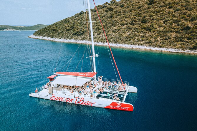 Full-Day Catamaran Cruise to Hvar & Pakleni Islands with Food and free Drinks - Meeting the Summer Blues catamaran at 8:30 a.m.