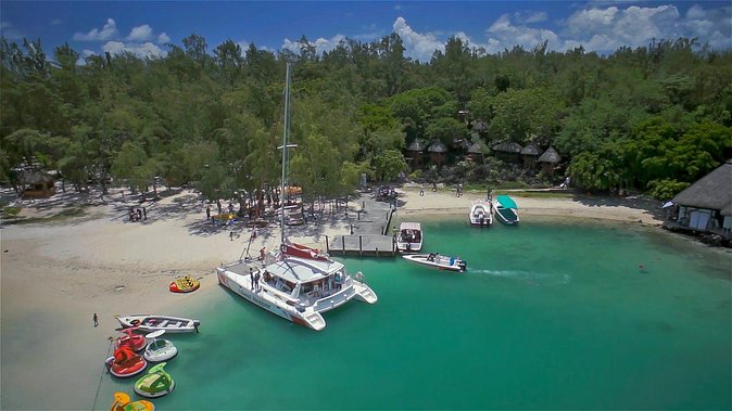 Full-Day Catamaran Cruise to Île aux Cerfs with BBQ Lunch - BBQ Lunch, Pineapple, and Open Drinks