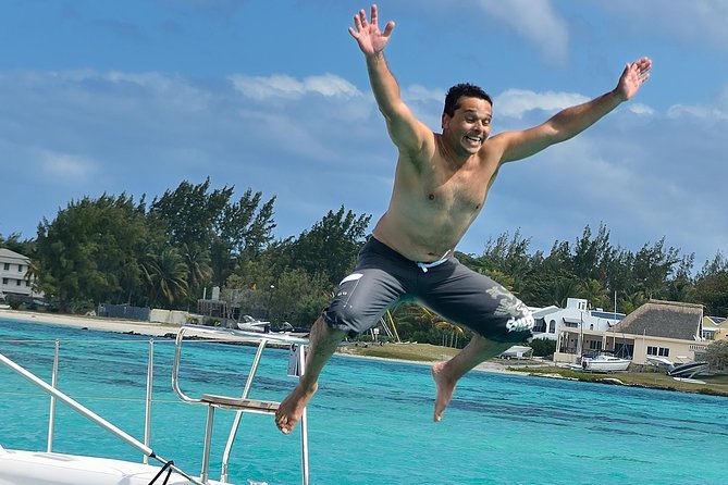Full-Day Catamaran Cruise to Île aux Cerfs with BBQ Lunch - Île aux Cerfs and the Famous Sandbank