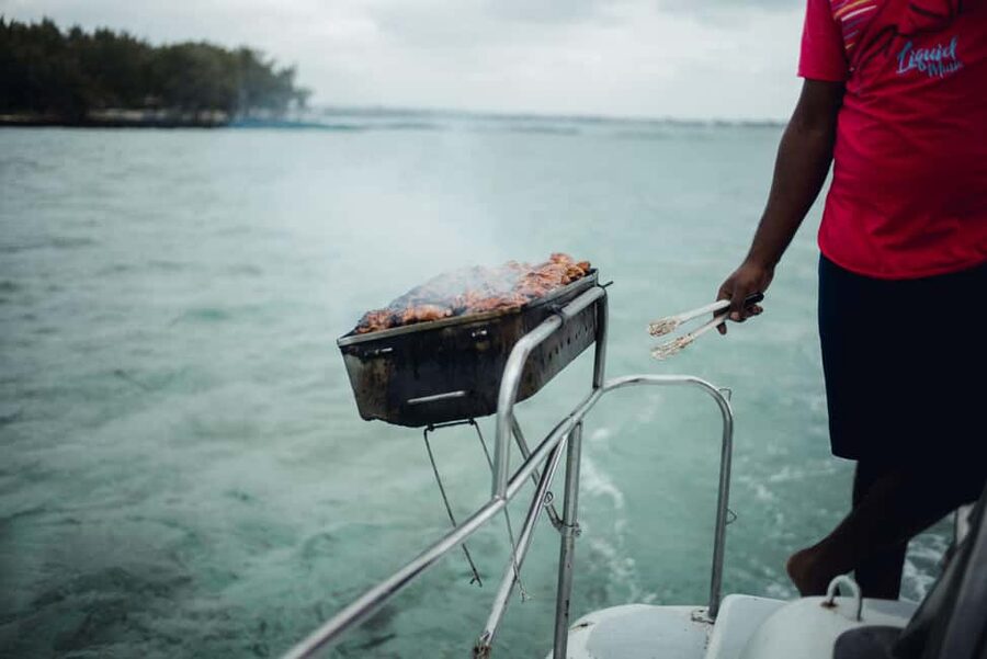 Full-day Catamaran Cruise to Ile aux Cerfs with Lunch - Cruising Mauritius’ east coast by catamaran