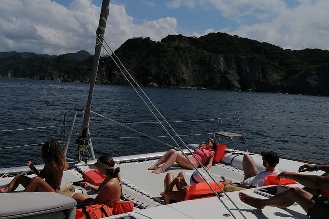 Full-Day Catamaran Tour through Tayrona - Sailing back toward Santa Marta