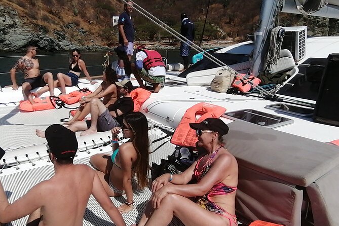 Full-Day Catamaran Tour through Tayrona - Five hours at Bahía Concha or Gayraca