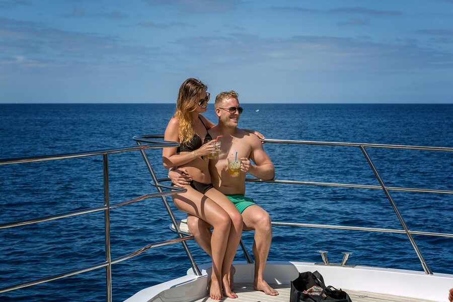 Gran Canaria: Afternoon Catamaran Cruise with Food & Drink - Cruising toward Mogán and the cliffs