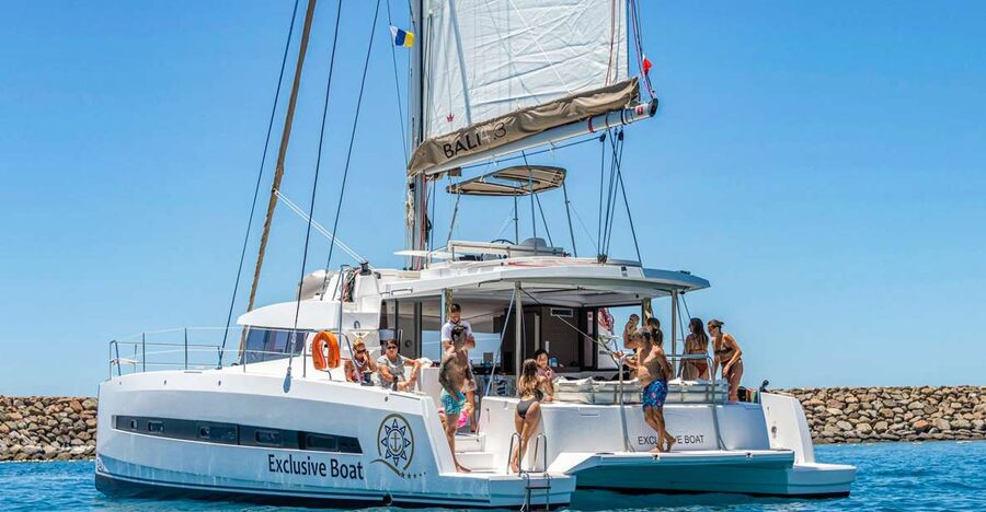 Gran Canaria: Catamaran Day Trip with Food and Drinks - Boarding in Puerto Rico and settling into the boat