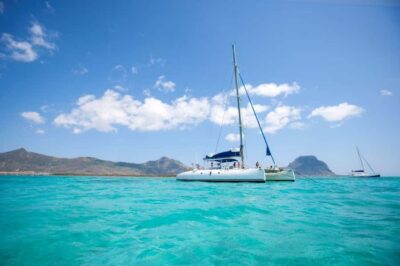 Catamaran 3 Islands Cruise & Lunch on the Island