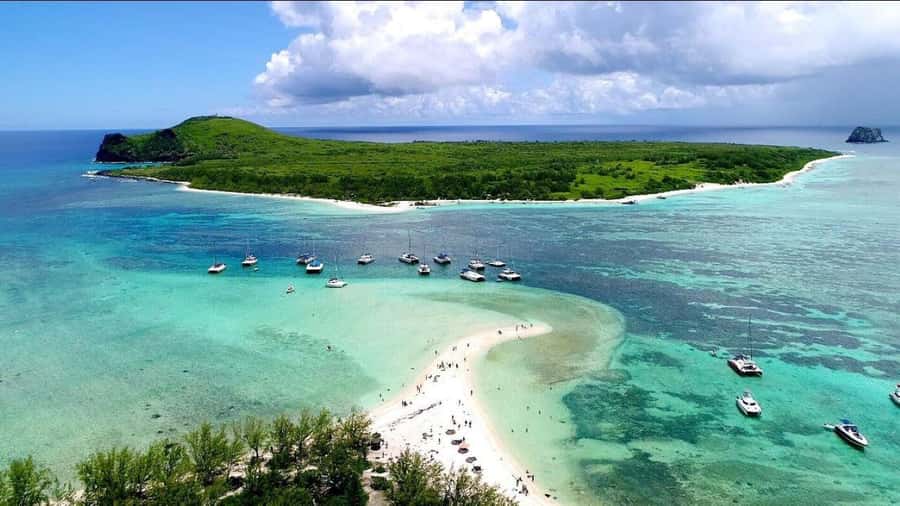 Grand Baie: Catamaran 3 Islands Cruise & Lunch on the Island - Snorkeling, swimming, and the limits of the water time