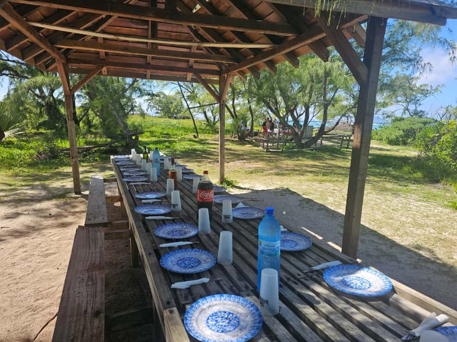 Grand Bay: Catamaran Cruise to Flat Island with BBQ Lunch - The return trip and changing conditions