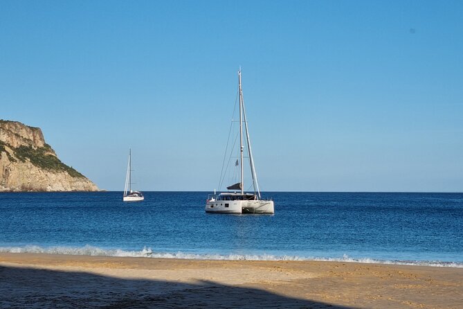 Half Day Catamaran Tour in Algarve - Lagos - Benagil in 30 minutes: famous caves from the water